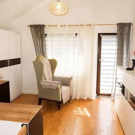 Сasa de vacaciones Mrze Yno Home, For 4 People