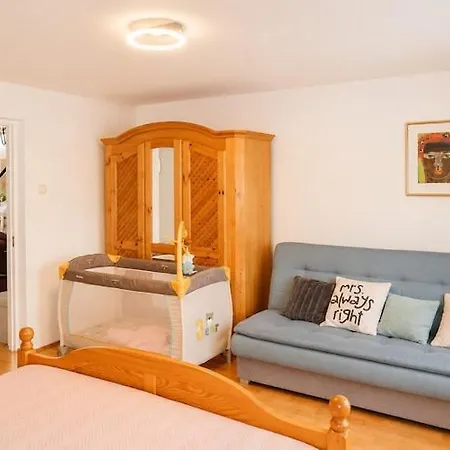 Mrze Yno Home, For 4 People Сasa de vacaciones *