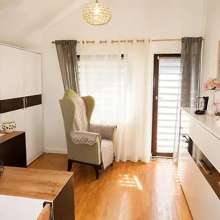 Mrze Yno Home, For 4 People בית נופש